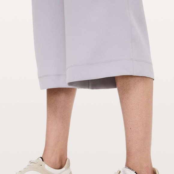 Lululemon Noir Crop Silverscreen Size 4 - Picture 5 of 10